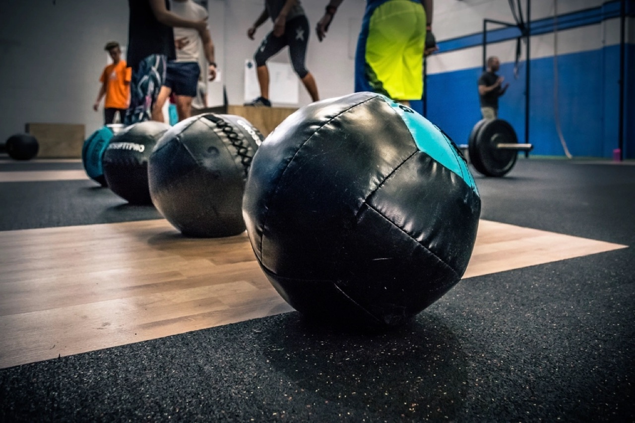 Área funcional com bolas de exercício